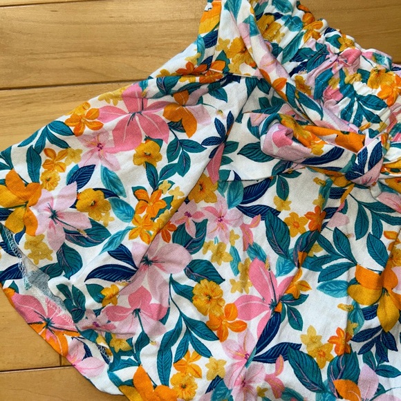 NWT BCBG high waisted floral shorts - Picture 4 of 10